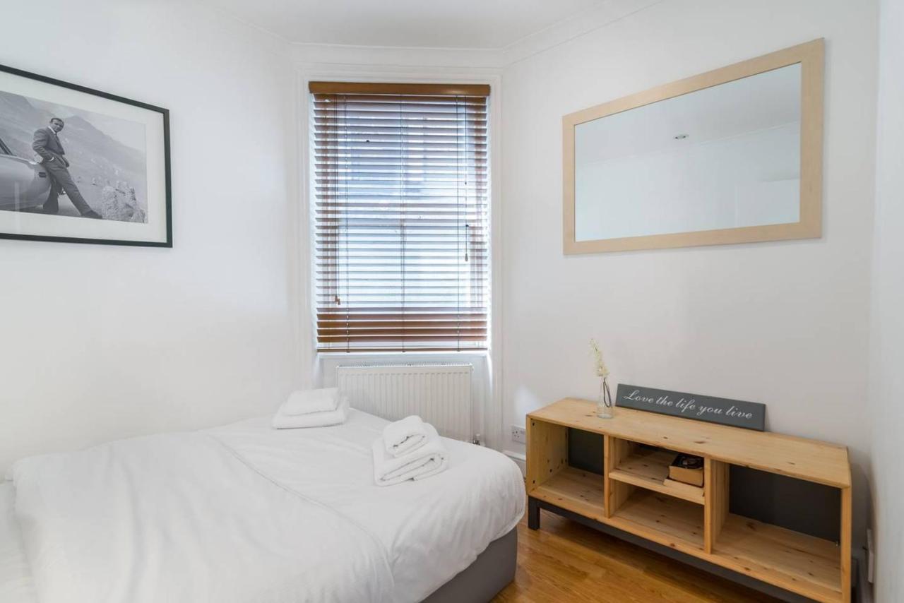 2Br Spacious Flat In West Kensington Fits 6! London Bagian luar foto
