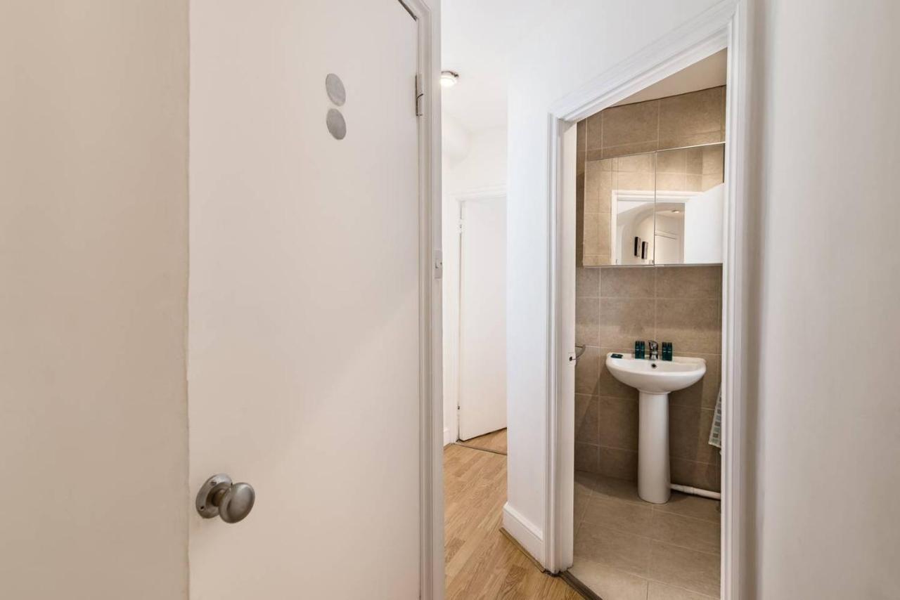 2Br Spacious Flat In West Kensington Fits 6! London Bagian luar foto